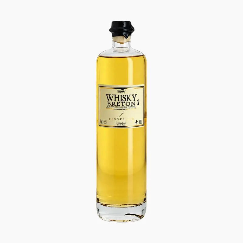 Bouteille de whisky breton Fisselier 70 cl, étiquette dorée et bouchon noir