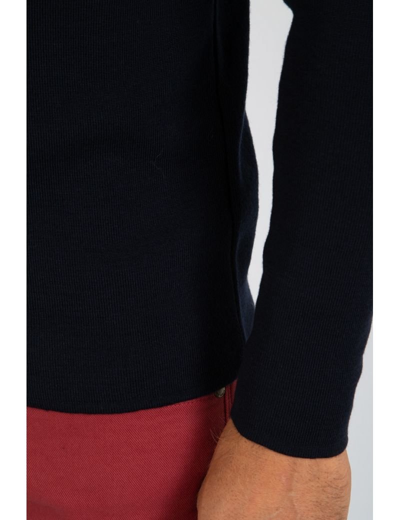 Poignet en maille côtelée du pull marin Goulenez bleu marine